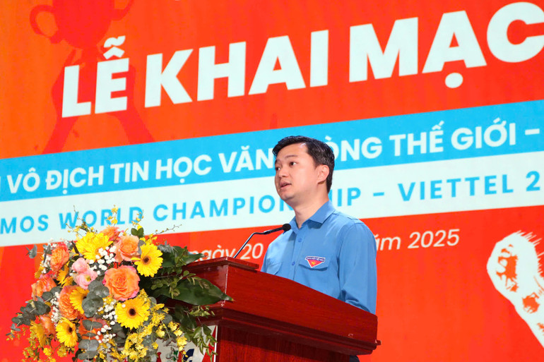 Đồng chí Nguyễn Minh Triết, Bí thư Trung ương Đoàn Thanh niên Cộng sản Hồ Chí Minh, Chủ tịch Hội Sinh viên Việt Nam phát biểu tại buổi lễ.