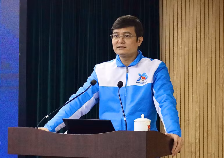 Đồng chí Bùi Quang Huy phát biểu ý kiến tại đầu cầu Hà Nội.