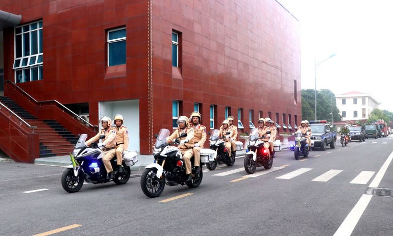 Các lực lượng nghiệp vụ Công an tỉnh Hưng Yên tổ chức diễu hành trên một số tuyến đường tại địa bàn tỉnh Hưng Yên.