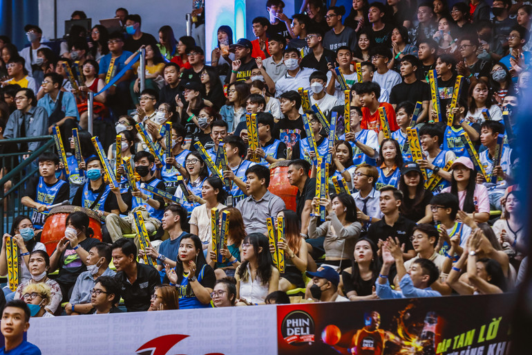 Không khí sôi nổi tại nhà thi đấu Hồ Xuân Hương (TP Hồ Chí Minh).