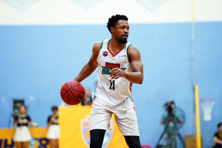 Edward Horton đáng tiếc không thể thi đấu trọn vẹn trận đấu.