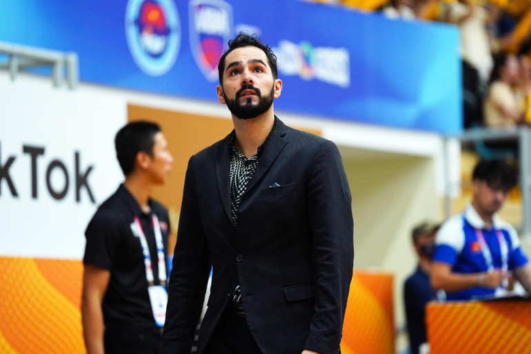 Huấn luyện viên Eric Weissling đã gửi lời cảm ơn tới người hâm mộ Thủ đô trong những phút cuối trận.