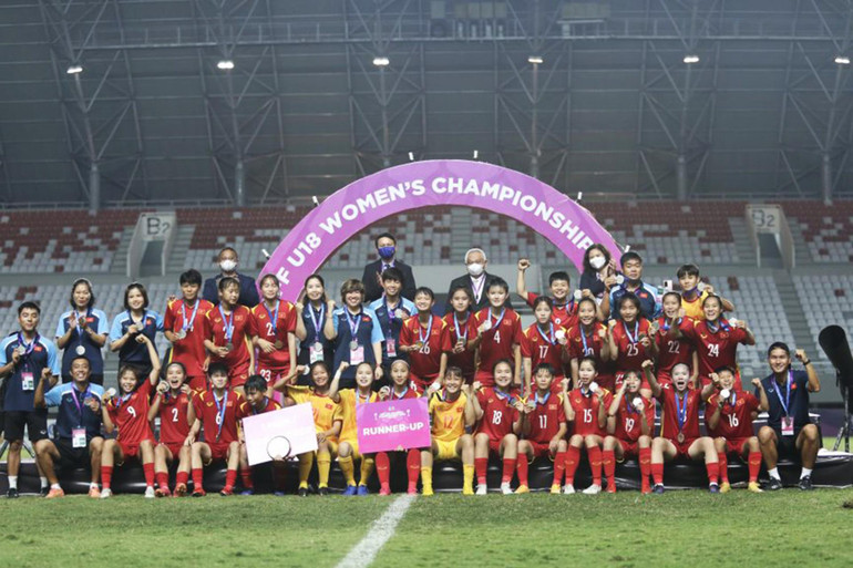 Đội tuyển U18 nữ Việt Nam trên bục vinh quang. (Ảnh: VFF) Đội tuyển U18 nữ Việt Nam trên bục vinh quang. (Ảnh: VFF)