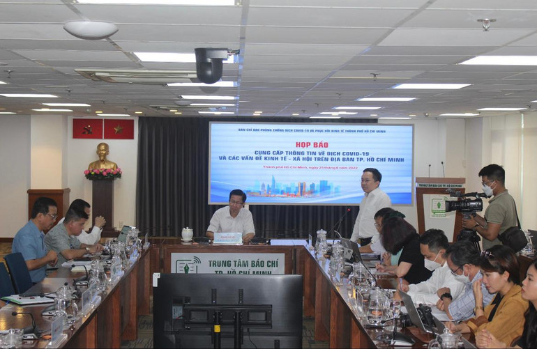 Quang cảnh họp báo. Quang cảnh họp báo.