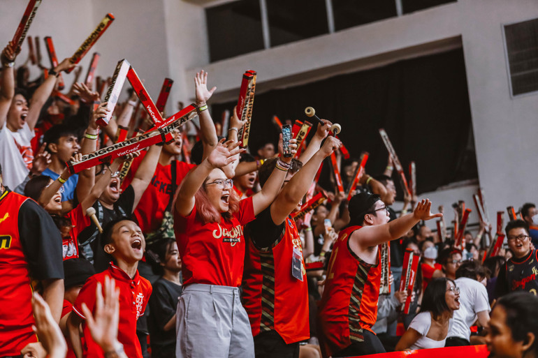 Sự cuồng nhiệt của cổ động viên Saigon Heat.