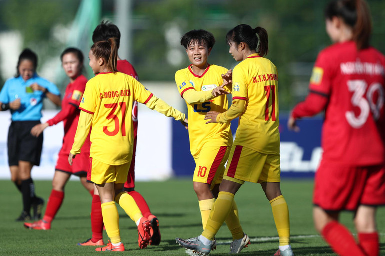 TP Hồ Chí Minh I tạo được khoảng cách an toàn 2 bàn thắng chỉ trong hiệp đầu.