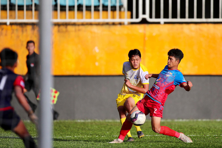 U15 PVF (áo đỏ) thi đấu kỷ luật. U15 PVF (áo đỏ) thi đấu kỷ luật.