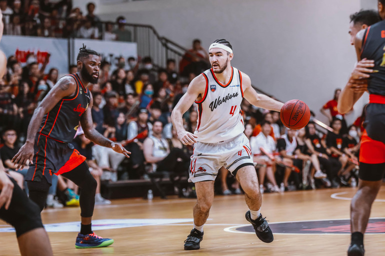 Ngoại binh Clayton Guillozet không thể tạo nên điểm nhấn.