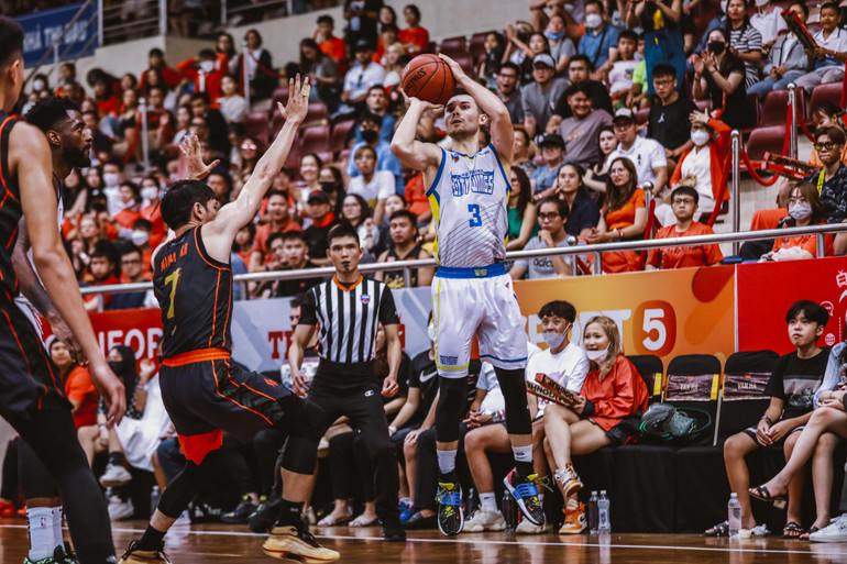 Vincent Nguyễn thi đấu nổi bật bên phía Wings.