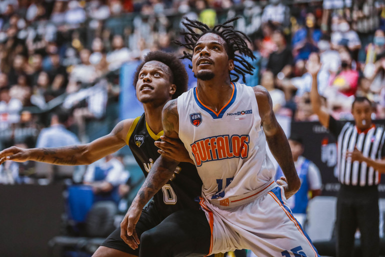 Hai đội nhập cuộc chủ động tấn công.