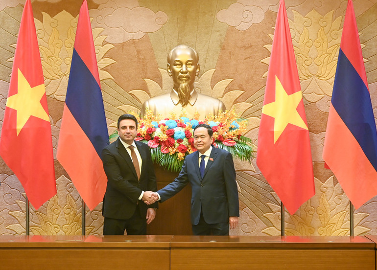 Chủ tịch Quốc hội Trần Thanh Mẫn và Chủ tịch Quốc hội Cộng hòa Armenia Alen Simonyan tại buổi hội đàm. (Ảnh: DUY LINH)