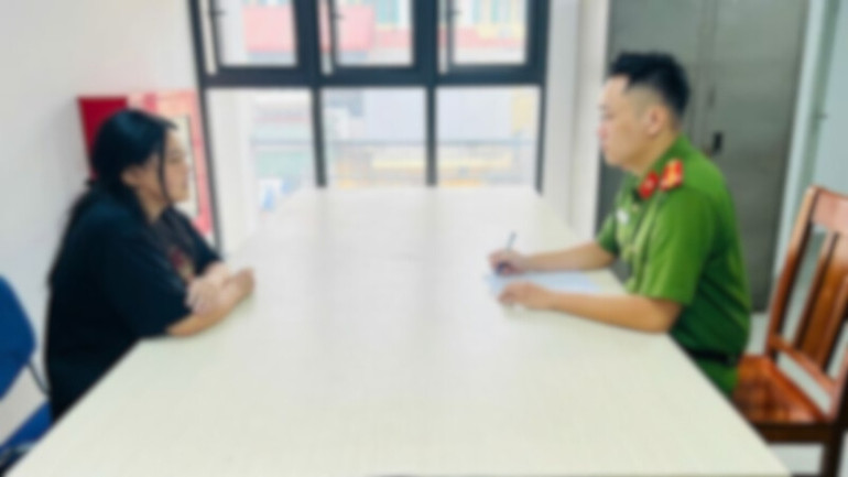 Đối tượng Nguyễn Hồng Nhung làm việc với cơ quan công an.