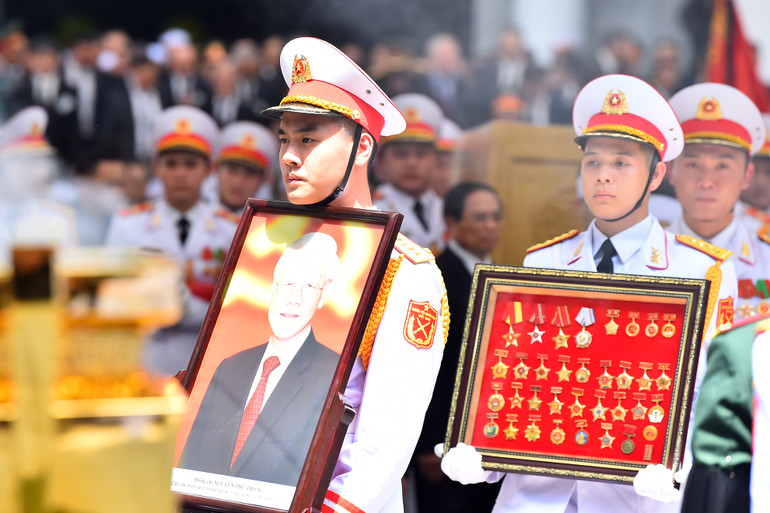 [Ảnh] Lễ truy điệu Tổng Bí thư Nguyễn Phú Trọng tại Nhà tang lễ Quốc gia ảnh 12