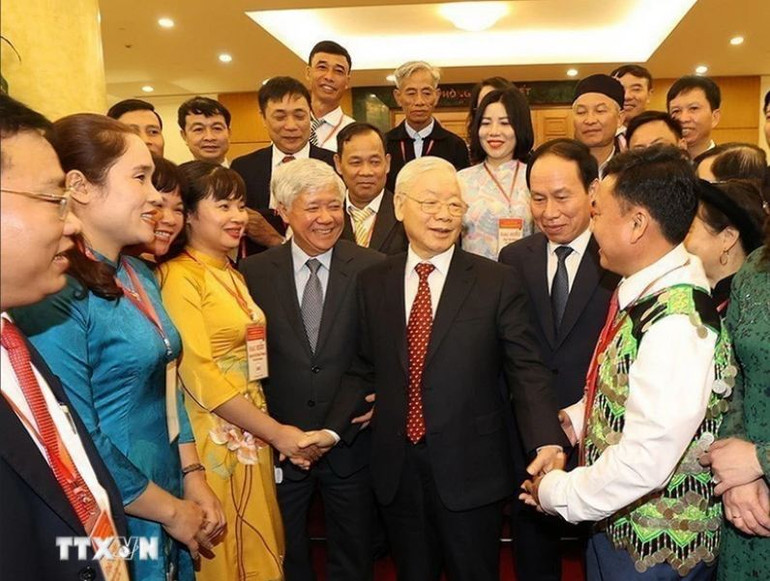 Tổng Bí thư Nguyễn Phú Trọng với các đại biểu dự Hội nghị biểu dương Chủ tịch Mặt trận Tổ quốc cấp xã và Trưởng ban Công tác Mặt trận tiêu biểu toàn quốc. Tổng Bí thư Nguyễn Phú Trọng với các đại biểu dự Hội nghị biểu dương Chủ tịch Mặt trận Tổ quốc cấp xã và Trưởng ban Công tác Mặt trận tiêu biểu toàn quốc.