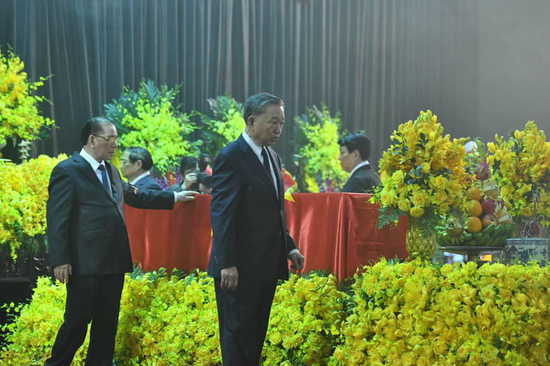 [Ảnh] Lễ truy điệu Tổng Bí thư Nguyễn Phú Trọng tại Nhà tang lễ Quốc gia ảnh 7