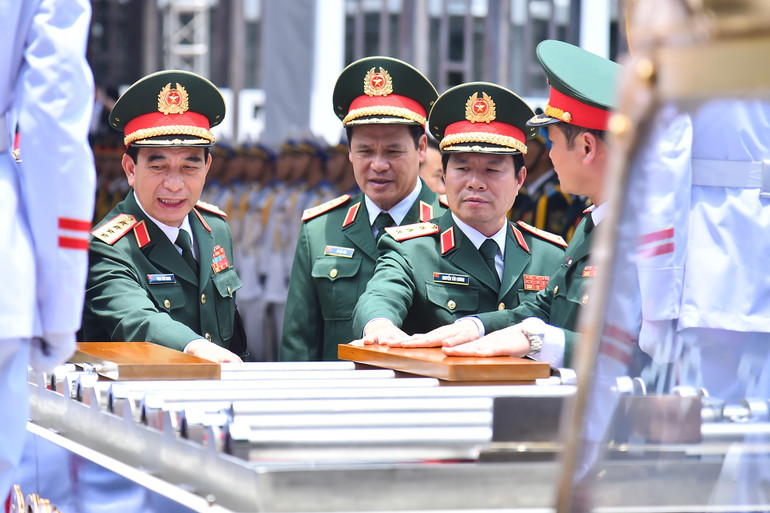 Toàn cảnh Lễ truy điệu và Lễ an táng Tổng Bí thư Nguyễn Phú Trọng ảnh 26 Toàn cảnh Lễ truy điệu và Lễ an táng Tổng Bí thư Nguyễn Phú Trọng ảnh 26