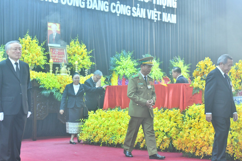 [Ảnh] Lễ truy điệu Tổng Bí thư Nguyễn Phú Trọng tại Nhà tang lễ Quốc gia ảnh 9