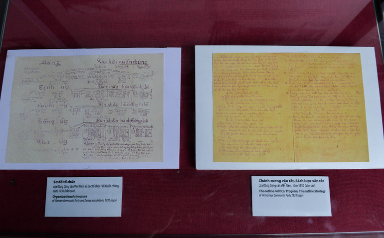 Những bản thảo quý giá được trưng bày như: Sơ đồ tổ chức của Đảng Cộng sản Việt Nam và các tổ chức Hội Quần chúng năm 1930; Chánh cương vắn tắt, Sách lược vắn tắt của Đảng Cộng sản Việt Nam năm 1930.