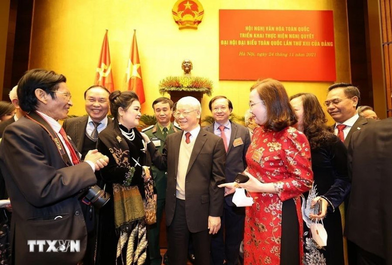 Tổng Bí thư Nguyễn Phú Trọng với các đại biểu dự Hội nghị Văn hóa toàn quốc triển khai thực hiện Nghị quyết Đại hội Đại biểu toàn quốc lần thứ XIII của Đảng (24/11/2021). Tổng Bí thư Nguyễn Phú Trọng với các đại biểu dự Hội nghị Văn hóa toàn quốc triển khai thực hiện Nghị quyết Đại hội Đại biểu toàn quốc lần thứ XIII của Đảng (24/11/2021).