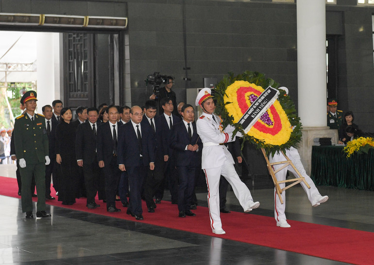 Đoàn Ngân hàng Agribank viếng Tổng Bí thư Nguyễn Phú Trọng.