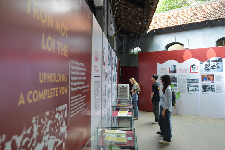 Chân dung những người con ưu tú như: đồng chí Hà Huy Tập, Nguyễn Văn Cừ, Võ Văn Tần, Phan Đăng Lưu, Nguyễn Hữu Tiến, Nguyễn Thị Minh Khai… dù ở nơi trường bắn, các đồng chí vẫn hiên ngang, bất khuất.