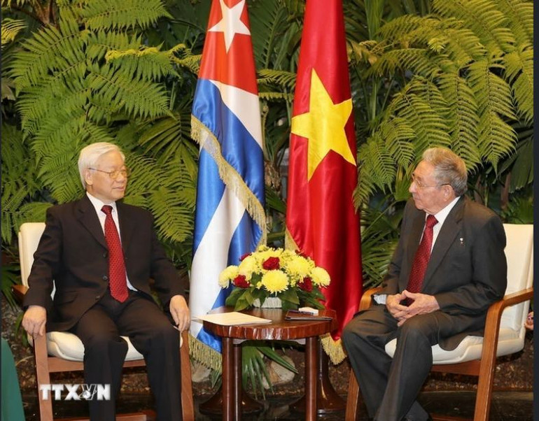 Tổng Bí thư Nguyễn Phú Trọng hội đàm với Bí thư Thứ nhất Ban chấp hành Trung ương Đảng Cộng sản Cuba, Chủ tịch Hội đồng Nhà nước và Hội đồng Bộ trưởng Cộng hòa Cuba Raul Castro Ruz chiều 29/3/2018 tại Cung Cách mạng ở Thủ đô La Habana. Tổng Bí thư Nguyễn Phú Trọng hội đàm với Bí thư Thứ nhất Ban chấp hành Trung ương Đảng Cộng sản Cuba, Chủ tịch Hội đồng Nhà nước và Hội đồng Bộ trưởng Cộng hòa Cuba Raul Castro Ruz chiều 29/3/2018 tại Cung Cách mạng ở Thủ đô La Habana.