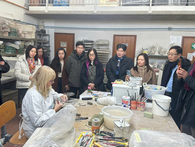 Một số xưởng gốm, xưởng sản xuất thủ công mỹ nghệ của thành phố Vicenza. Một số xưởng gốm, xưởng sản xuất thủ công mỹ nghệ của thành phố Vicenza.