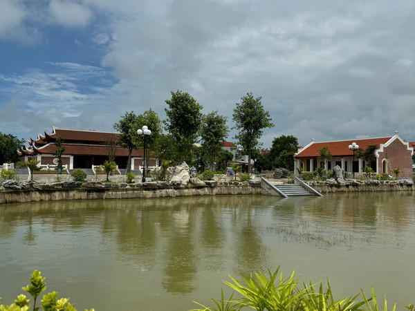 Khu lưu niệm Anh hùng dân tộc, danh nhân văn hóa Nguyễn Trãi ở xã Nhị Khê.