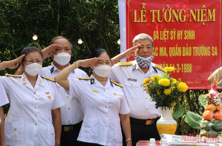 Buổi lễ được tổ chức gọn nhẹ nhưng trang nghiêm.