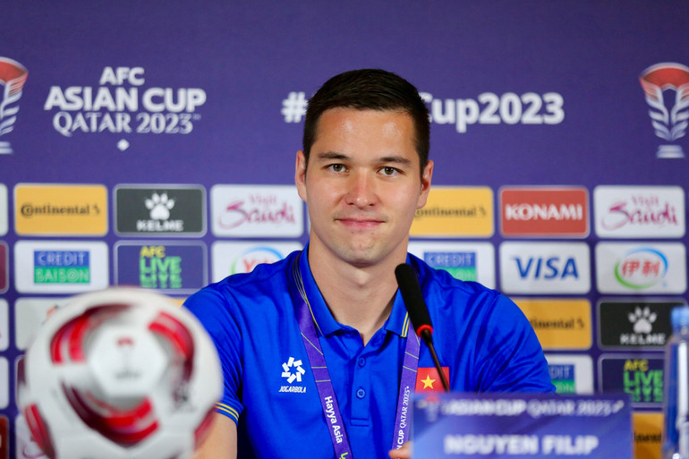 Thủ thành Nguyễn Filip phát biểu tại buổi họp báo. (Ảnh: VFF)