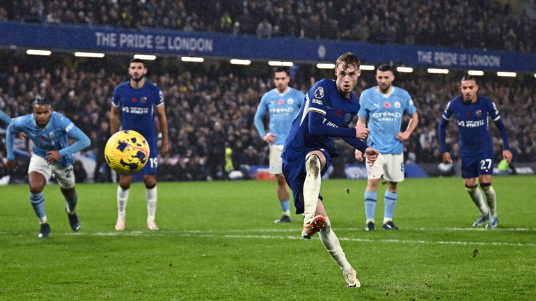 Palmer ghi bàn vào lưới Man City trên chấm 11m. (Ảnh: The Times) Palmer ghi bàn vào lưới Man City trên chấm 11m. (Ảnh: The Times)