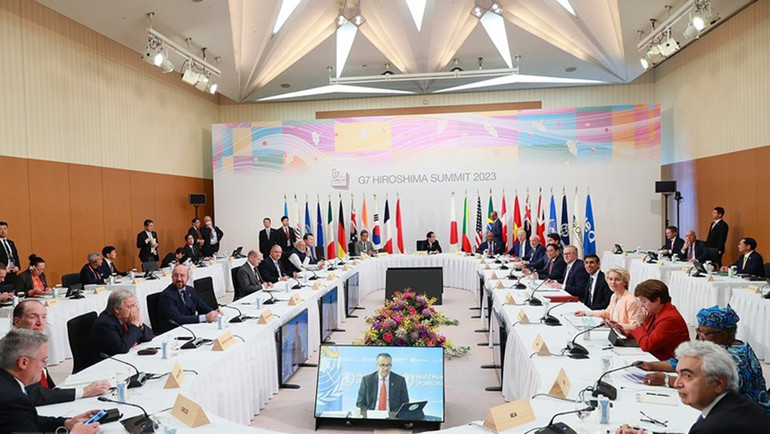 Chiều 20/5/2023, tại Hiroshima, Nhật Bản, Thủ tướng Phạm Minh Chính và Trưởng đoàn Nhóm các nước công nghiệp phát triển (G7) mở rộng tham dự phiên thảo luận Cùng hợp tác giải quyết đa khủng hoảng.