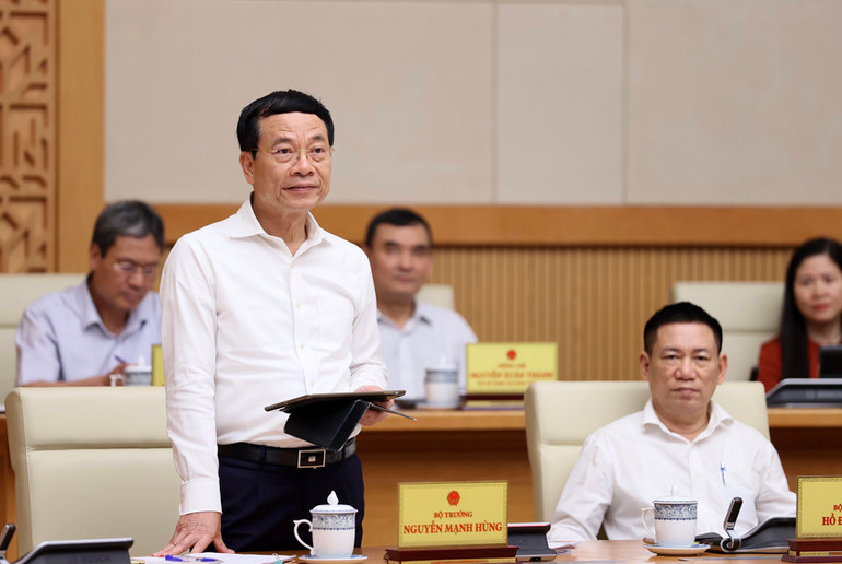 Bộ trưởng Thông tin và Truyền thông Nguyễn Mạnh Hùng phát biểu.