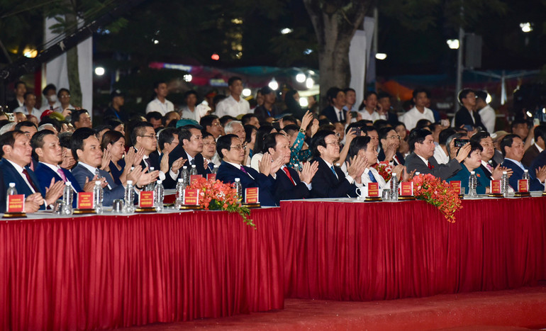 Thủ tướng Phạm Minh Chính dự Lễ hội Hoa phượng đỏ năm 2023.