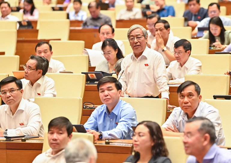 Đại biểu Quốc hội Lê Xuân Thân (Khánh Hòa) đề nghị Ban soạn thảo bỏ điều kiện khống chế để có thể áp dụng thủ tục rút gọn quy định tại Bộ luật Tố tụng dân sự đối với các giao dịch từ 100 triệu đồng trở lên.