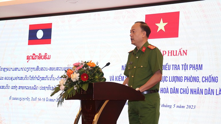 Phó Cục trưởng Cục Cảnh sát điều tra tội phạm về ma túy Thượng tá Hoàng Tâm Hiếu phát biểu khai mạc. Phó Cục trưởng Cục Cảnh sát điều tra tội phạm về ma túy Thượng tá Hoàng Tâm Hiếu phát biểu khai mạc.