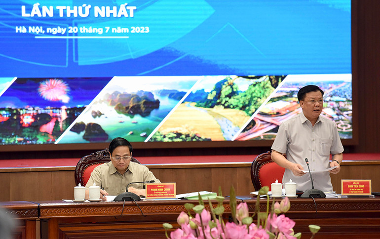 Bí thư Thành ủy Hà Nội Đinh Tiến Dũng phát biểu. (Ảnh: TRẦN HẢI)