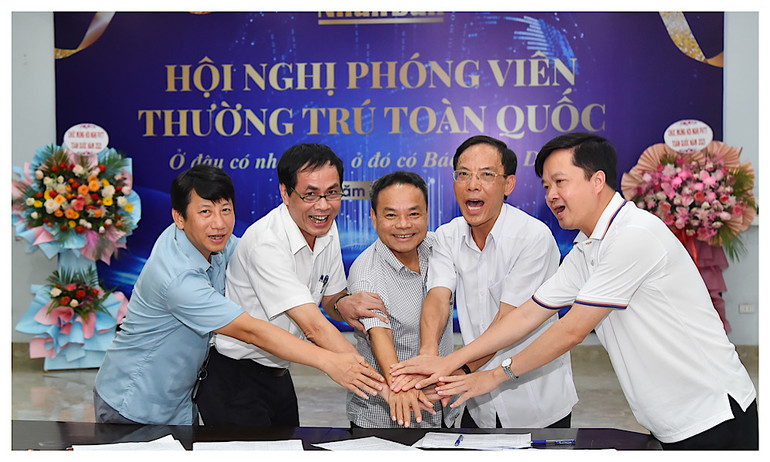 Kết thúc các tiết mục biểu diễn, sau một thời gian làm việc hết sức khoa học, khẩn trương, Ban Giám khảo của cuộc thi Giọng hát hay phóng viên thường trú lần thứ 2-năm 2023 đã thống nhất được những tác phẩm xứng đáng đạt giải tại cuộc thi năm nay.