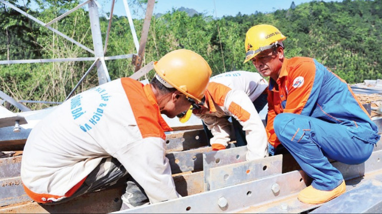 Kiểm tra thiết bị kỹ càng, bảo đảm an toàn và chất lượng công trình