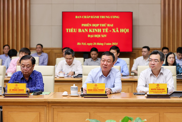 Các đại biểu tham dự phiên họp. (Ảnh: TRẦN HẢI) Các đại biểu tham dự phiên họp. (Ảnh: TRẦN HẢI)