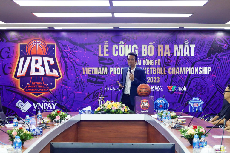 Ông Tô Duy - Trưởng Ban tổ chức giải đấu phát biểu.