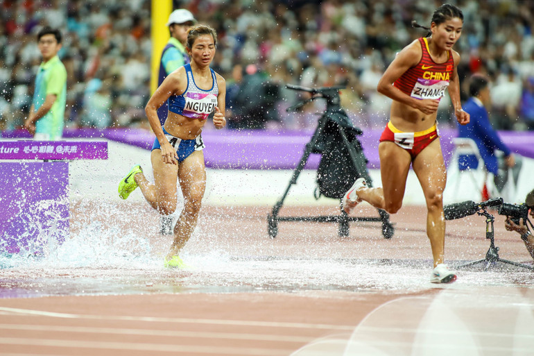 Nguyễn Thị Oanh nỗ lực thi đấu nhưng không thể bứt phá tới nhóm dẫn đầu.