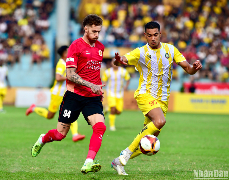 Trận đấu hấp dẫn từ những phút đầu tiên.