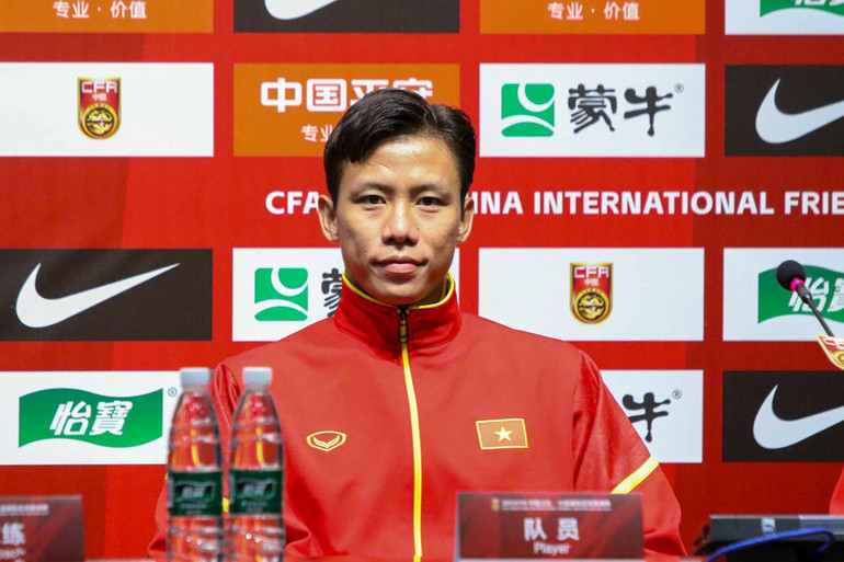 Hậu vệ Quế Ngọc Hải tại buổi họp báo. (Ảnh: VFF) Hậu vệ Quế Ngọc Hải tại buổi họp báo. (Ảnh: VFF)