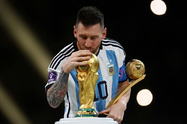 Messi và Cúp vô địch World Cup 2022. Messi và Cúp vô địch World Cup 2022.