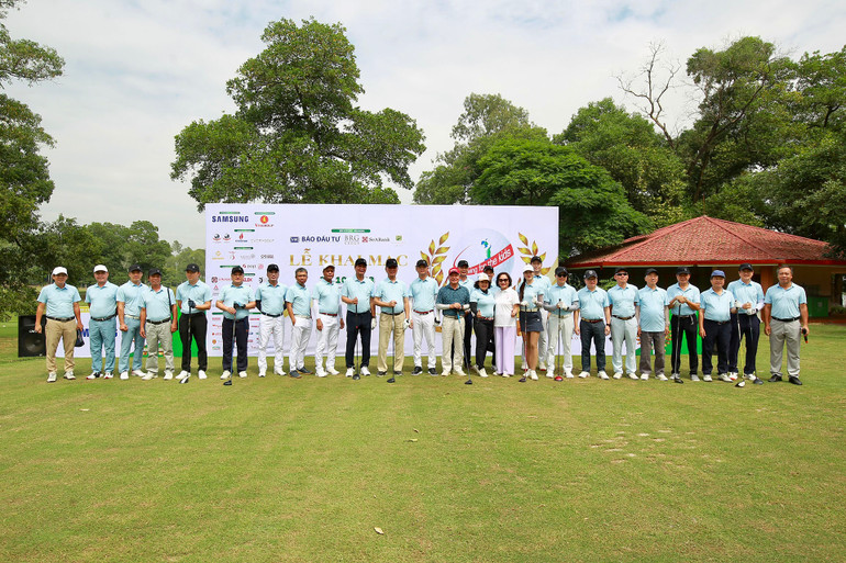 Các golfer chụp ảnh lưu niệm. (Ảnh: BTC) Các golfer chụp ảnh lưu niệm. (Ảnh: BTC)