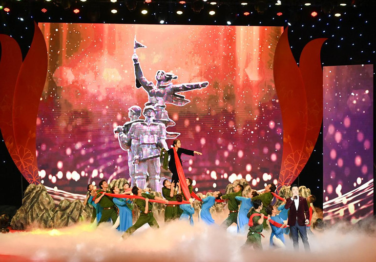 Hà Nội biểu dương, khen thưởng người có công tiêu biểu ảnh 2