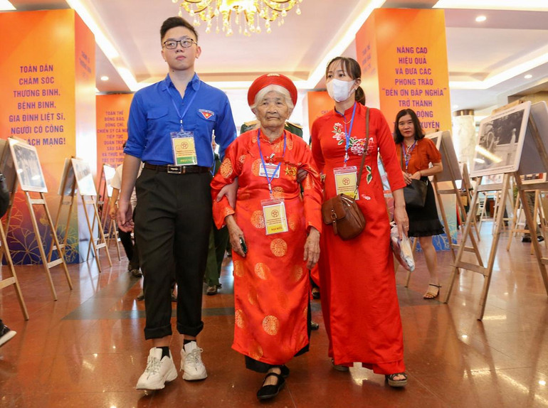 Hà Nội biểu dương, khen thưởng người có công tiêu biểu ảnh 4