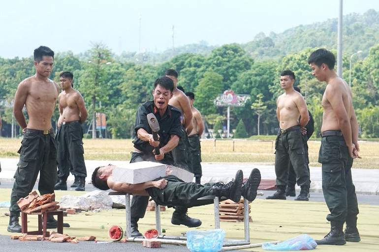 Biểu diễn khí công tại Hội thi.