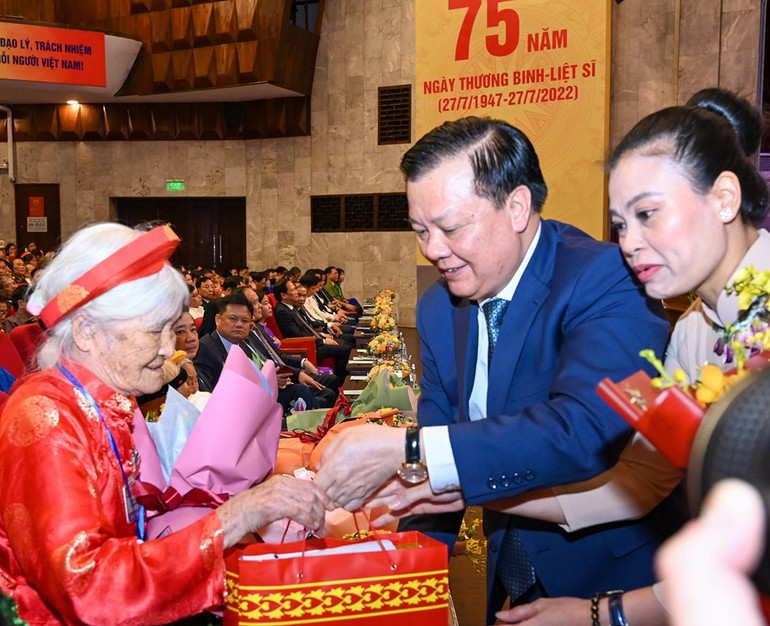 Hà Nội biểu dương, khen thưởng người có công tiêu biểu ảnh 6